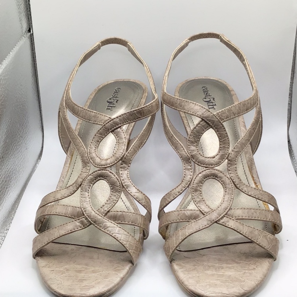Veronica Taupe strappy heels.
2.5 inch heels. NWOT